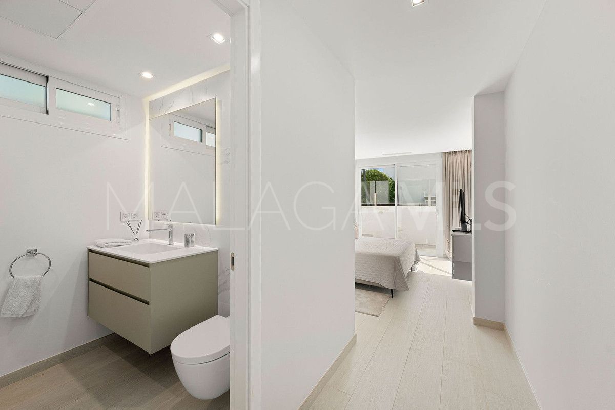 For sale 5 bedrooms villa in Nueva Andalucia