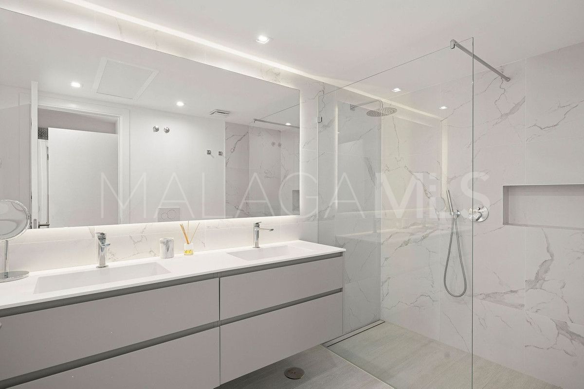 For sale 5 bedrooms villa in Nueva Andalucia