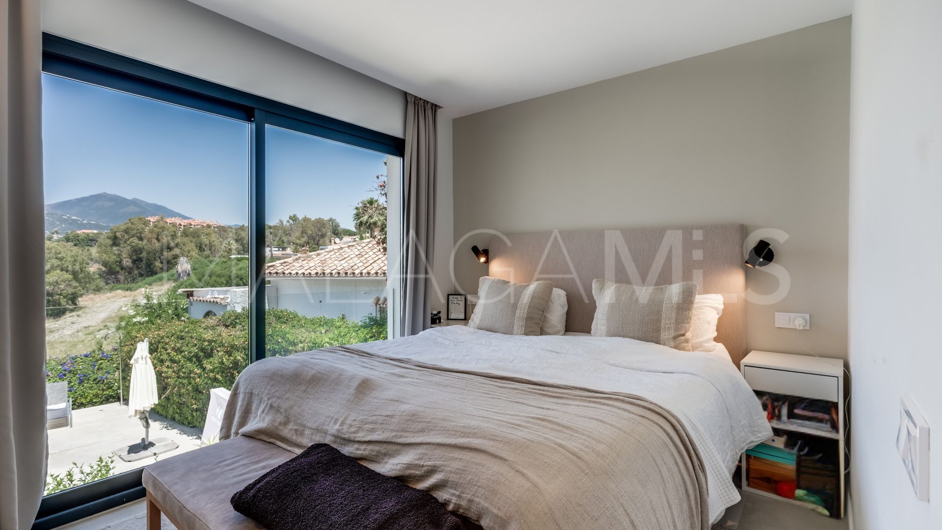 Villa for sale in Nueva Andalucia