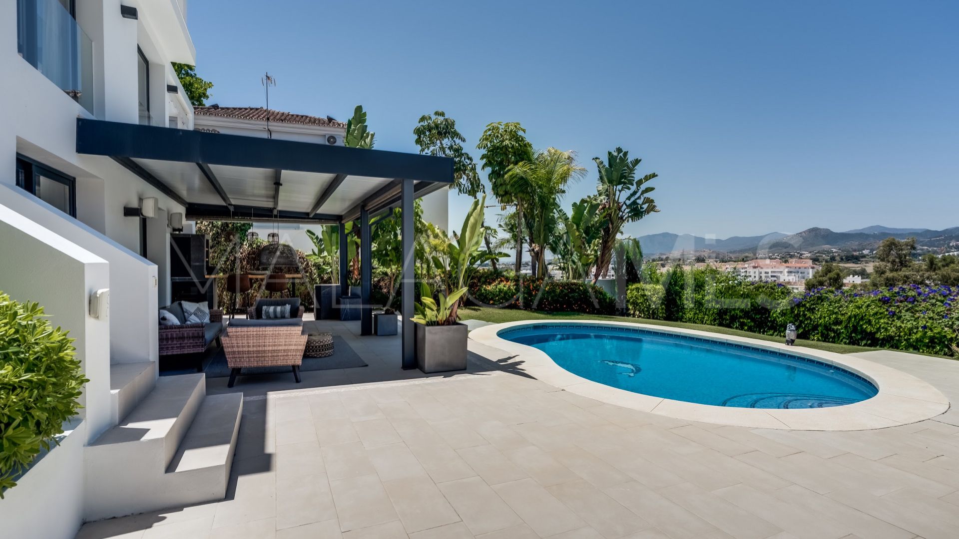 Villa for sale in Nueva Andalucia