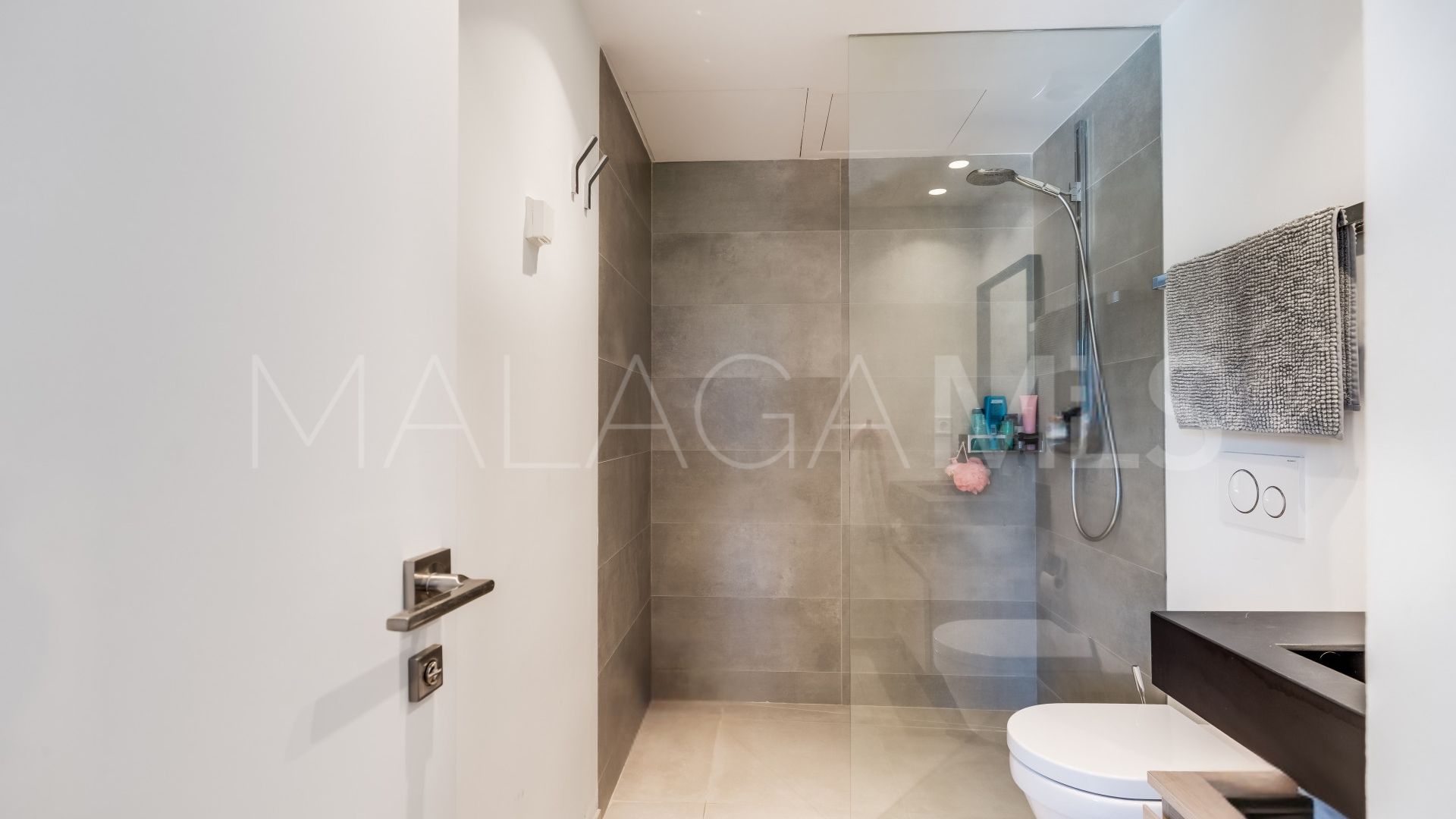 Villa for sale in Nueva Andalucia