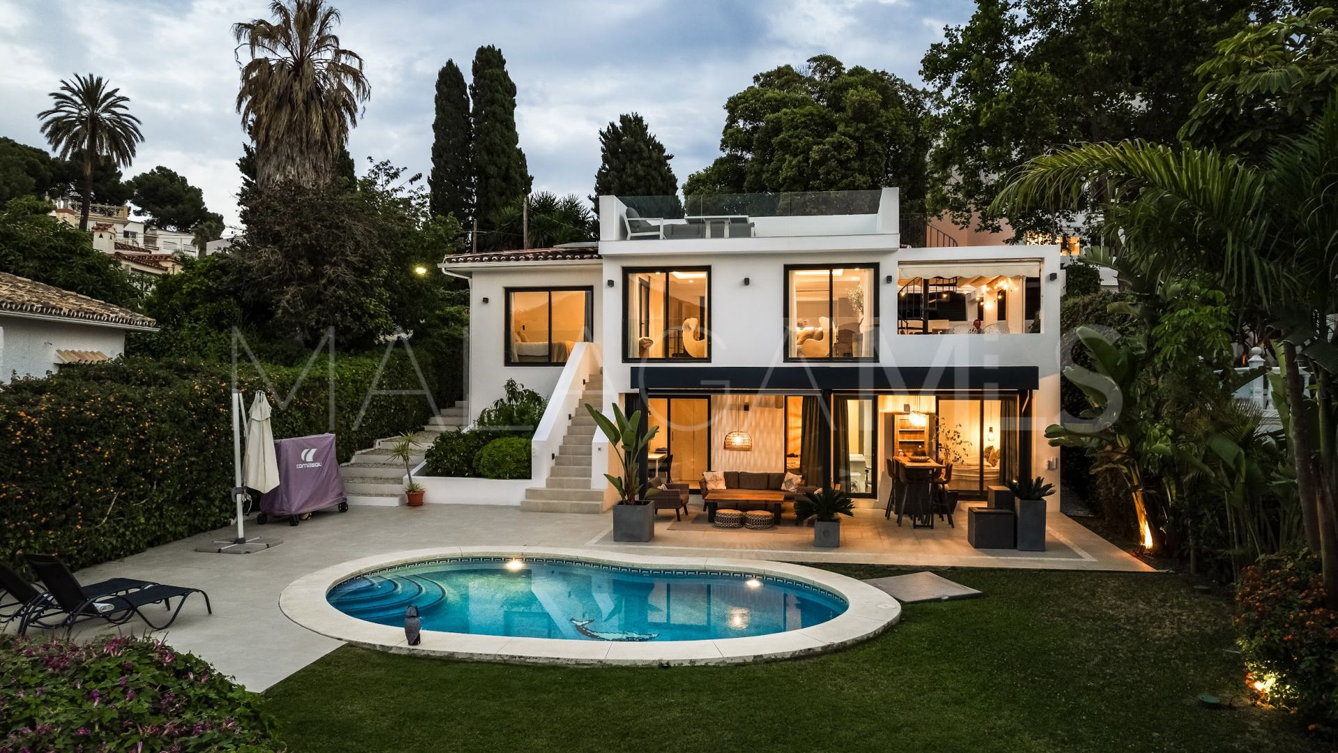 Villa for sale in Nueva Andalucia