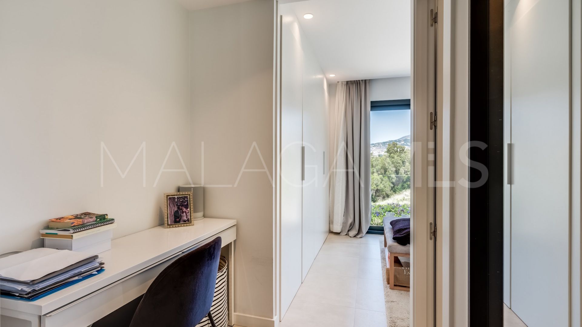 Villa for sale in Nueva Andalucia