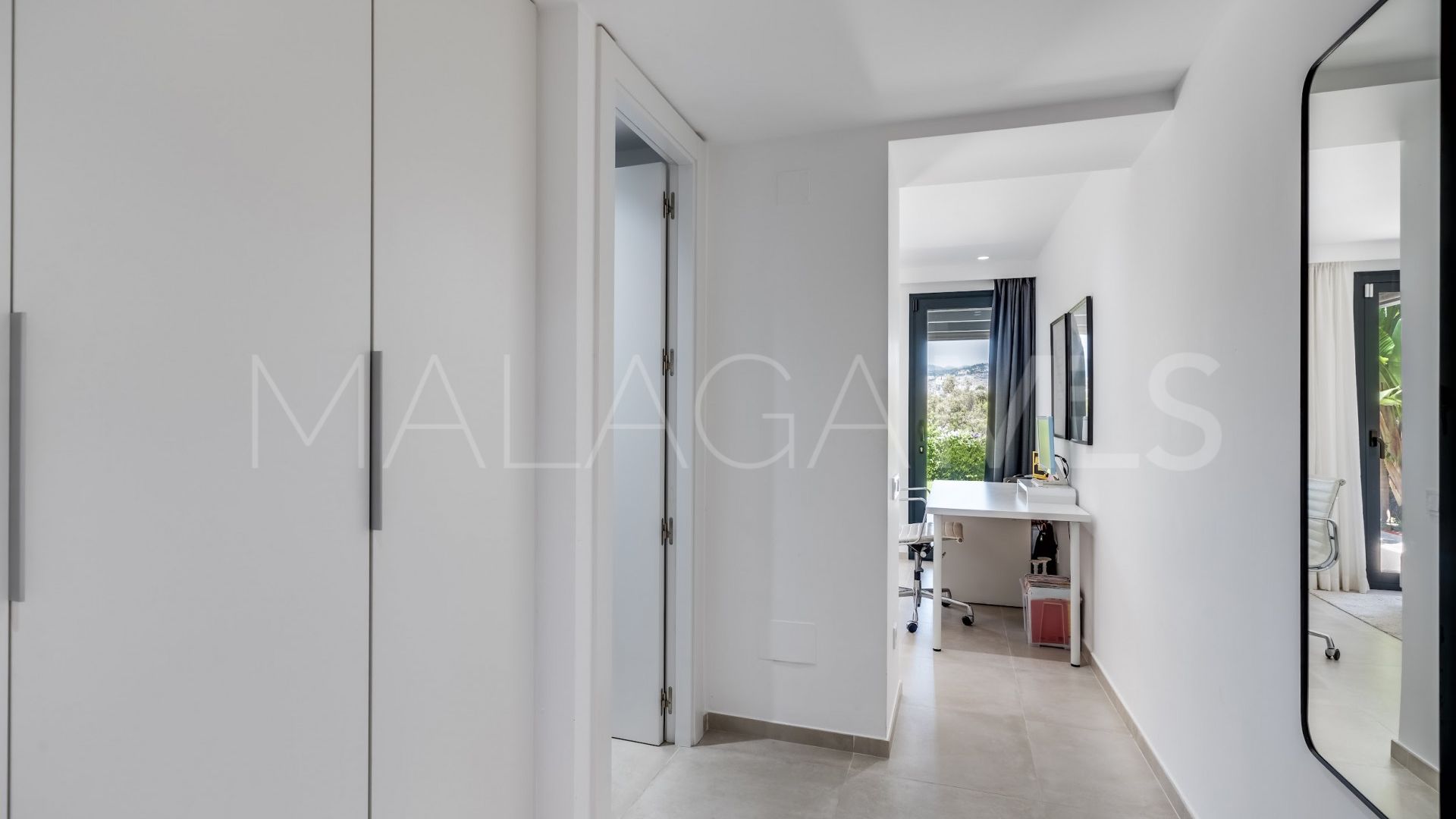 Villa for sale in Nueva Andalucia