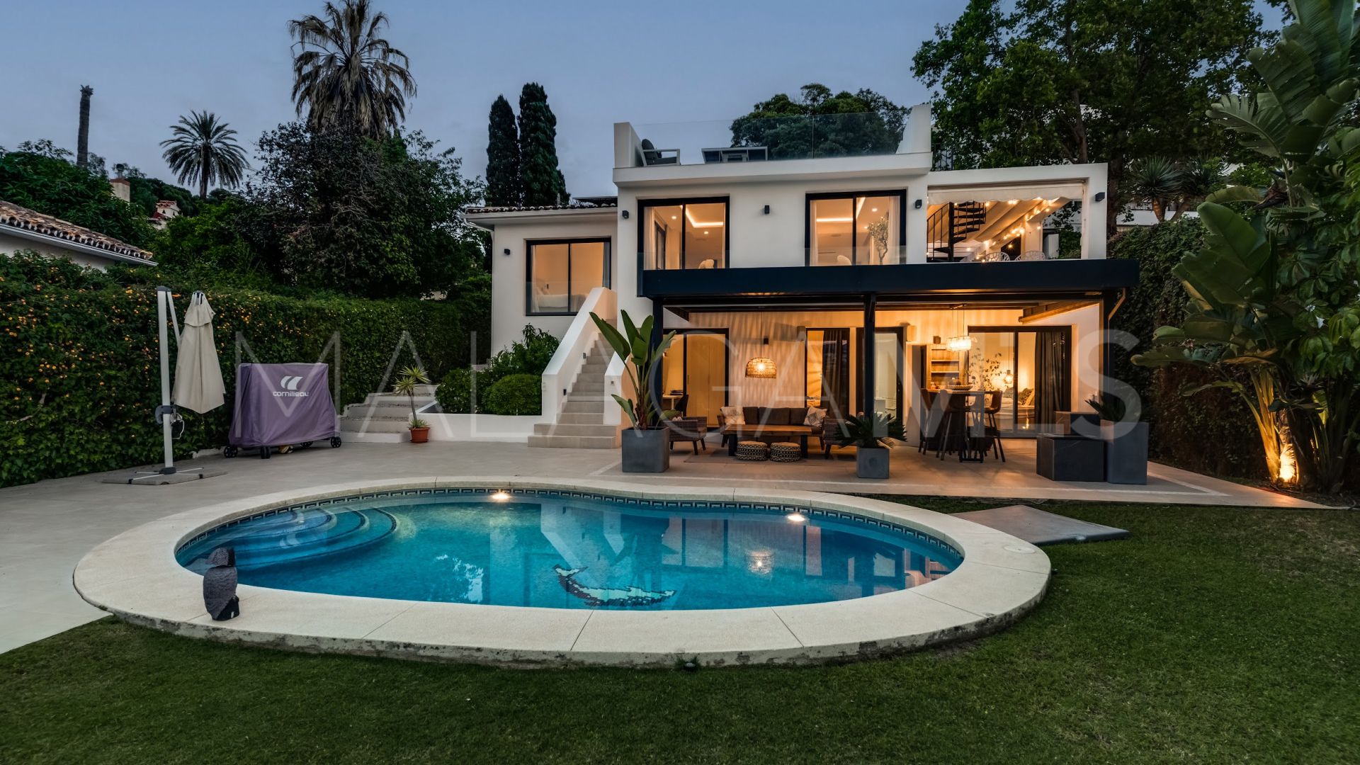 Villa for sale in Nueva Andalucia