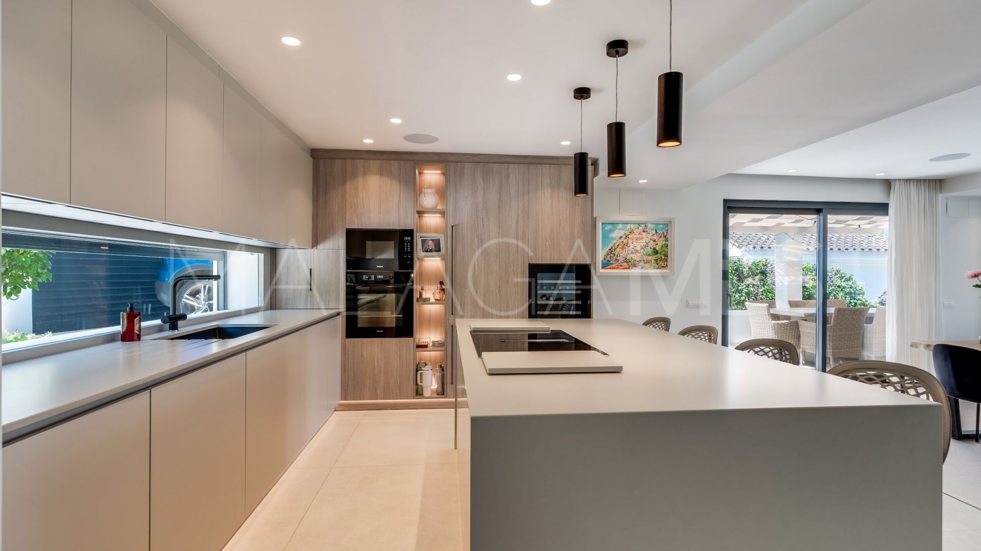 Villa for sale in Nueva Andalucia