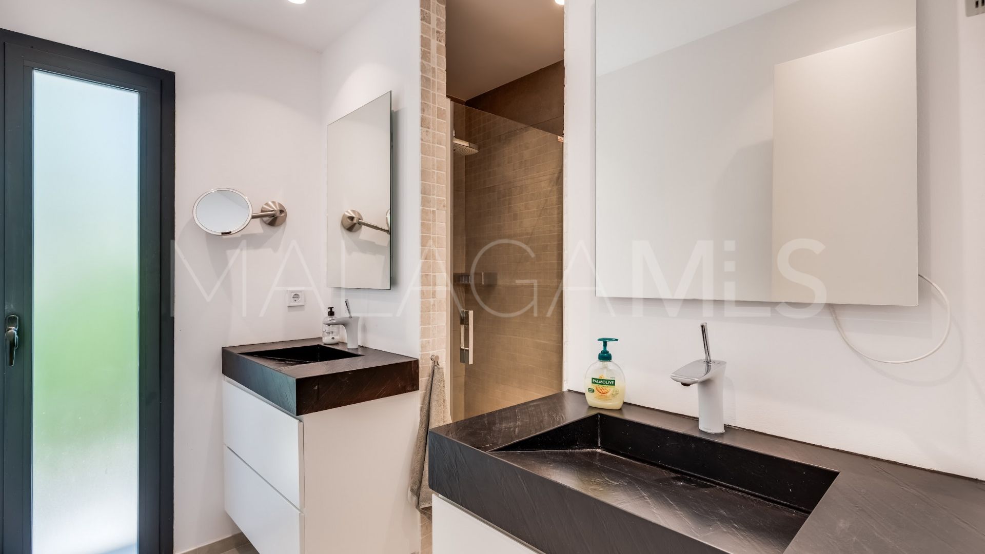 Villa for sale in Nueva Andalucia