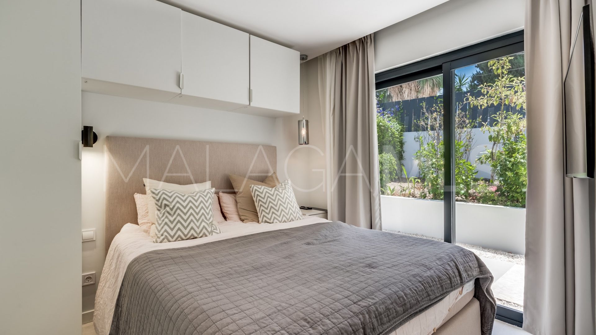 Villa for sale in Nueva Andalucia