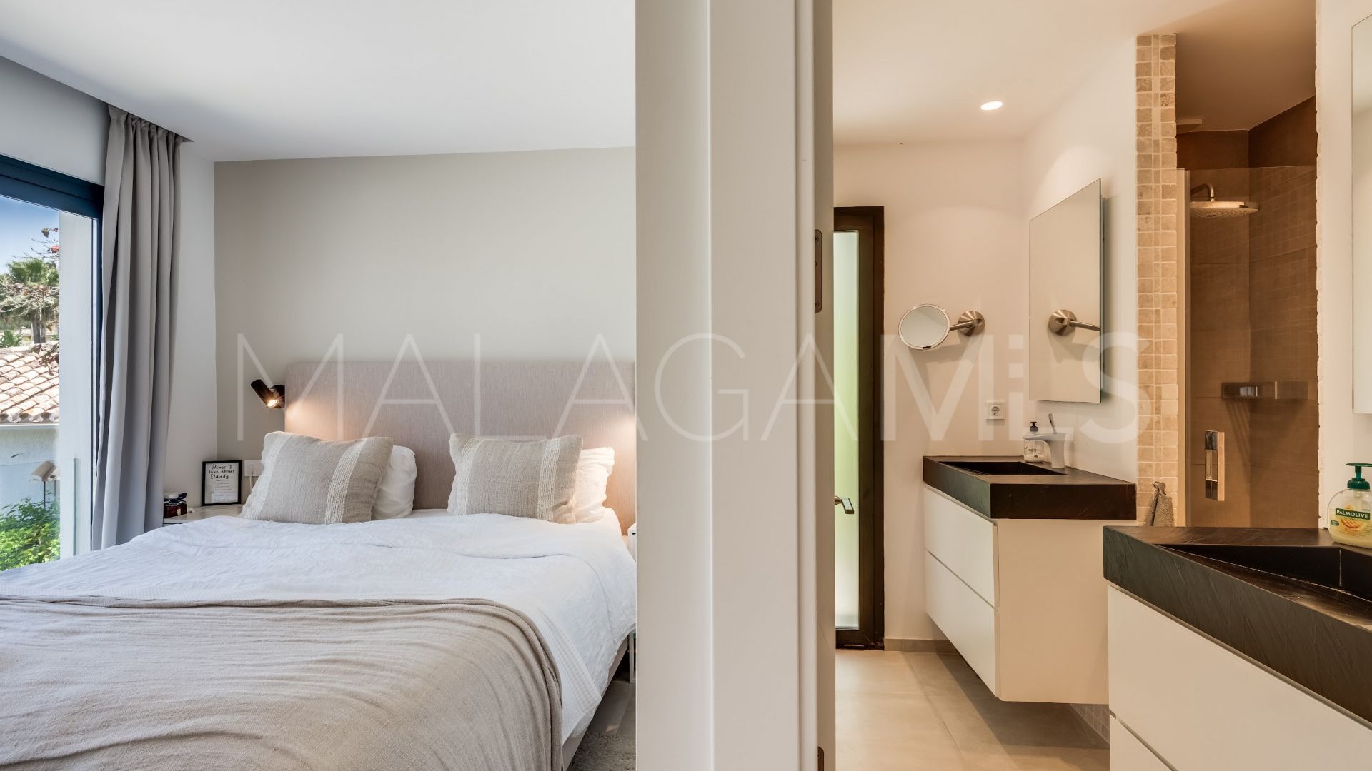 Villa for sale in Nueva Andalucia