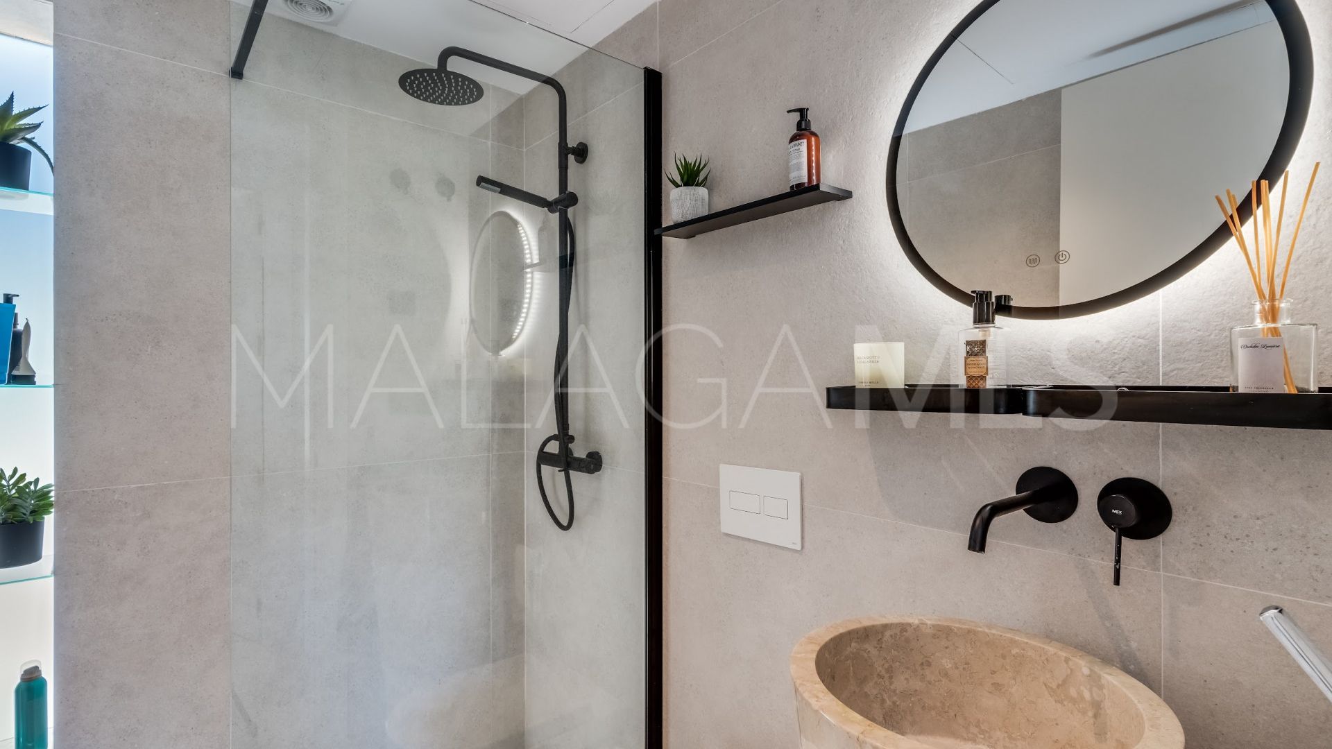 Villa for sale in Nueva Andalucia