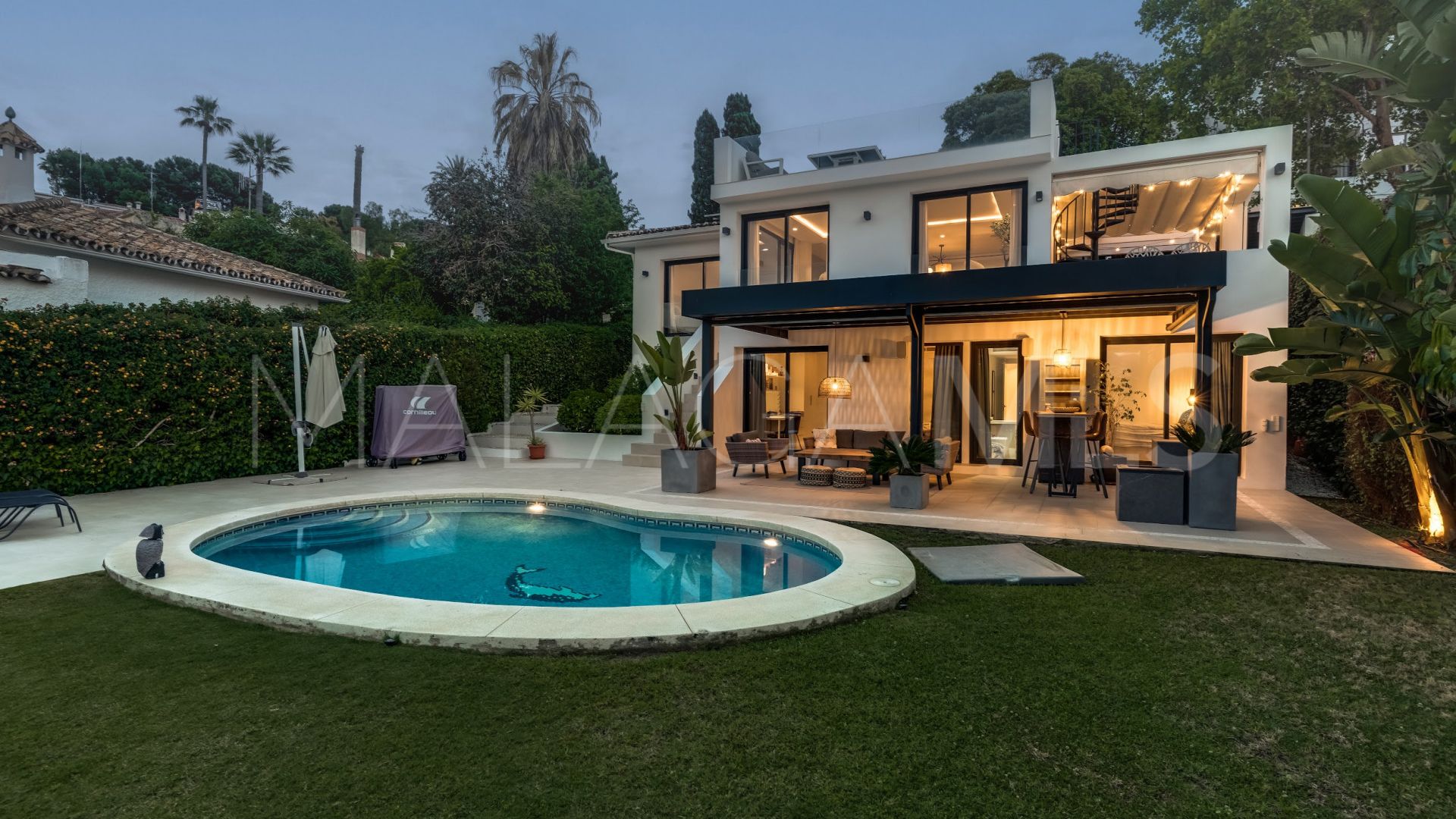 Villa for sale in Nueva Andalucia