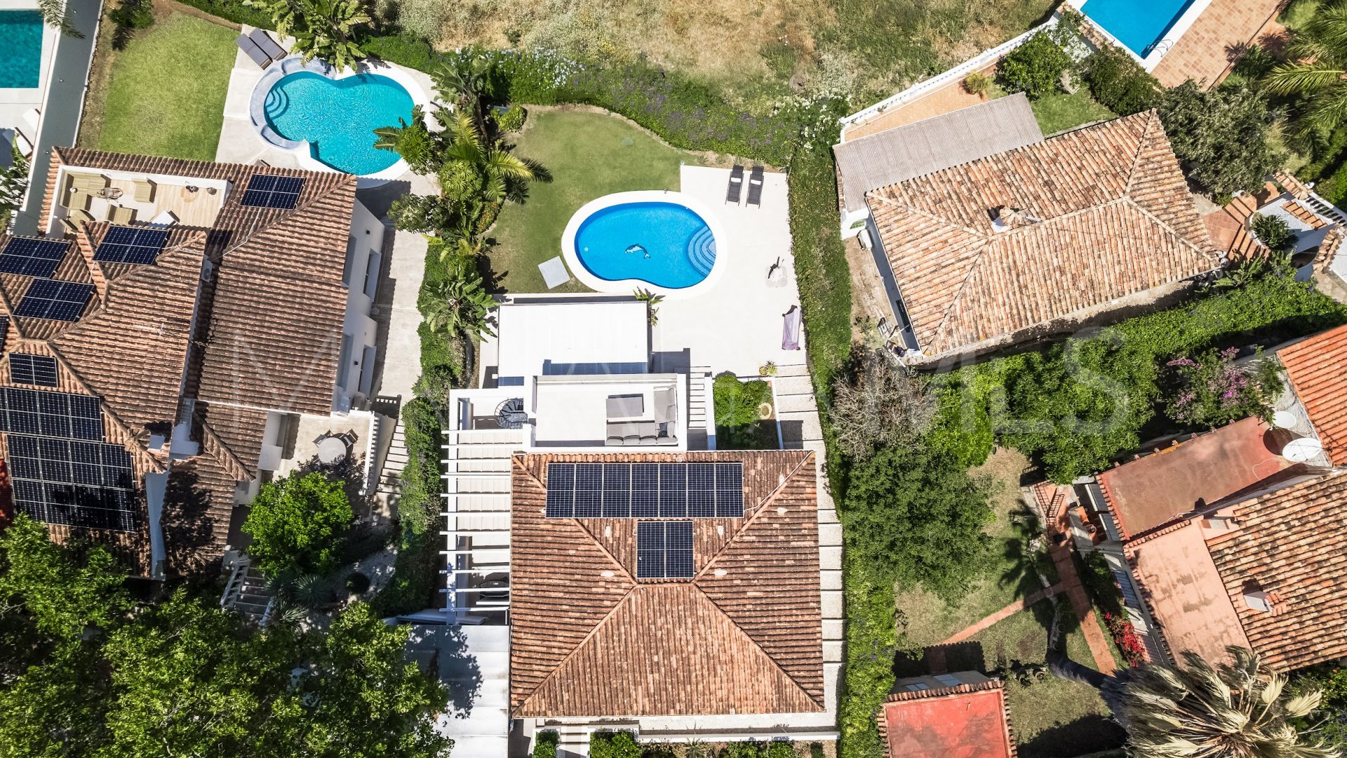 Villa for sale in Nueva Andalucia