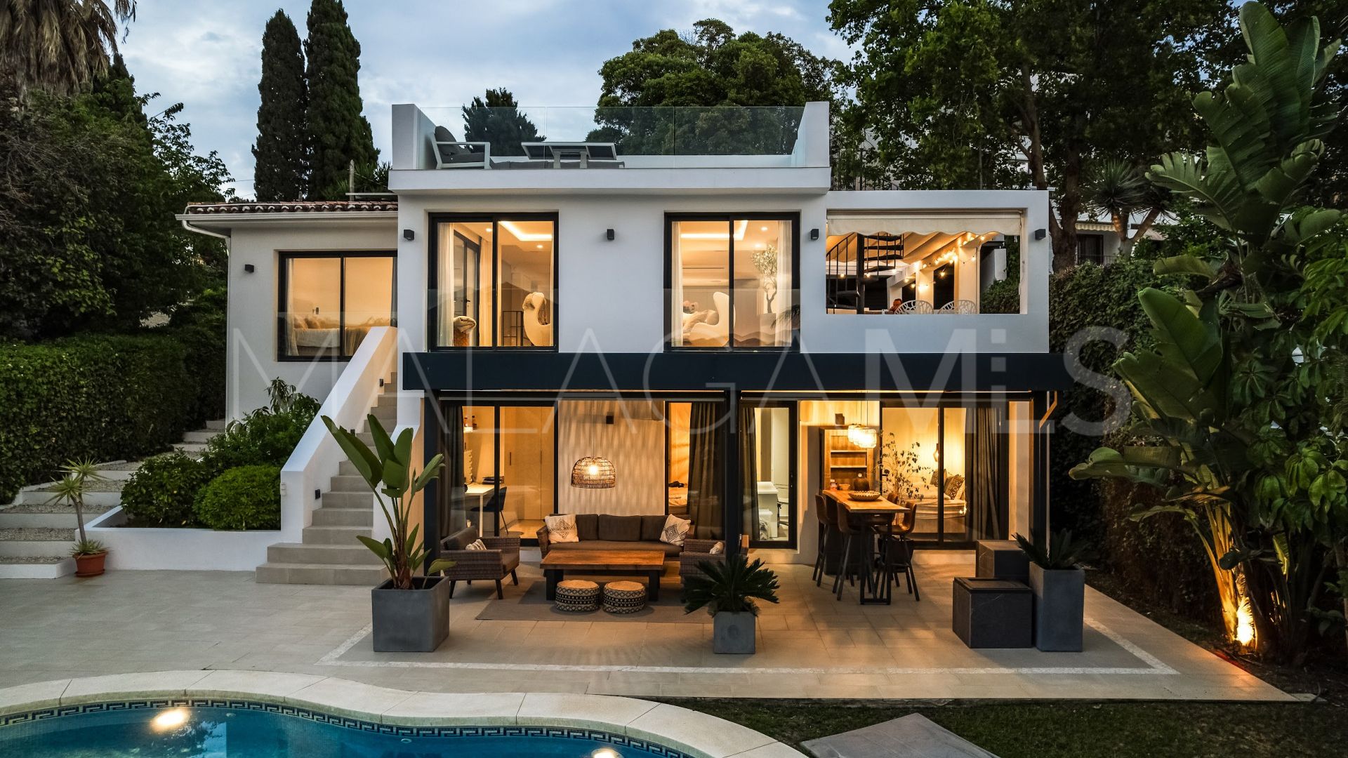 Villa for sale in Nueva Andalucia