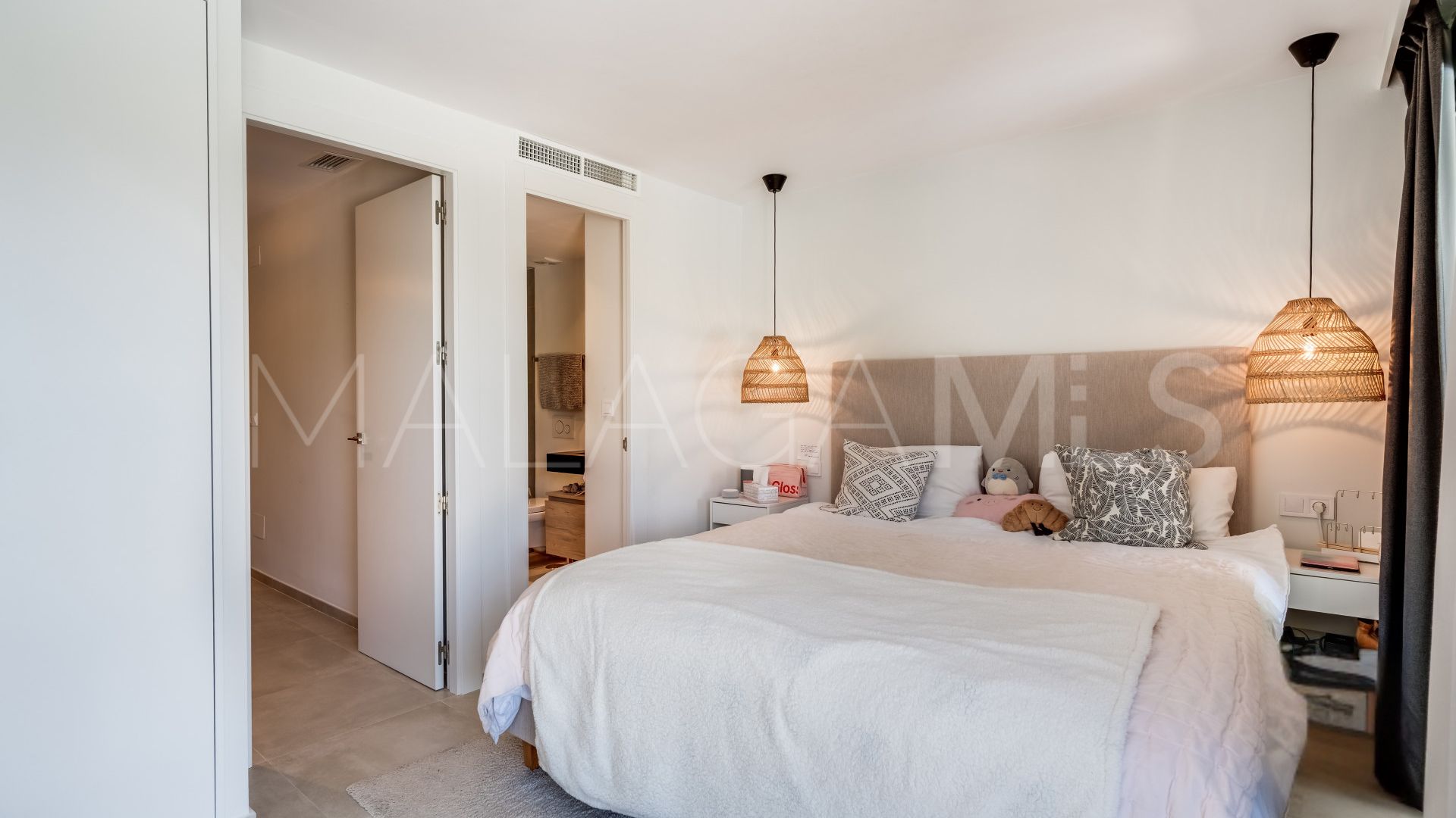 Villa for sale in Nueva Andalucia