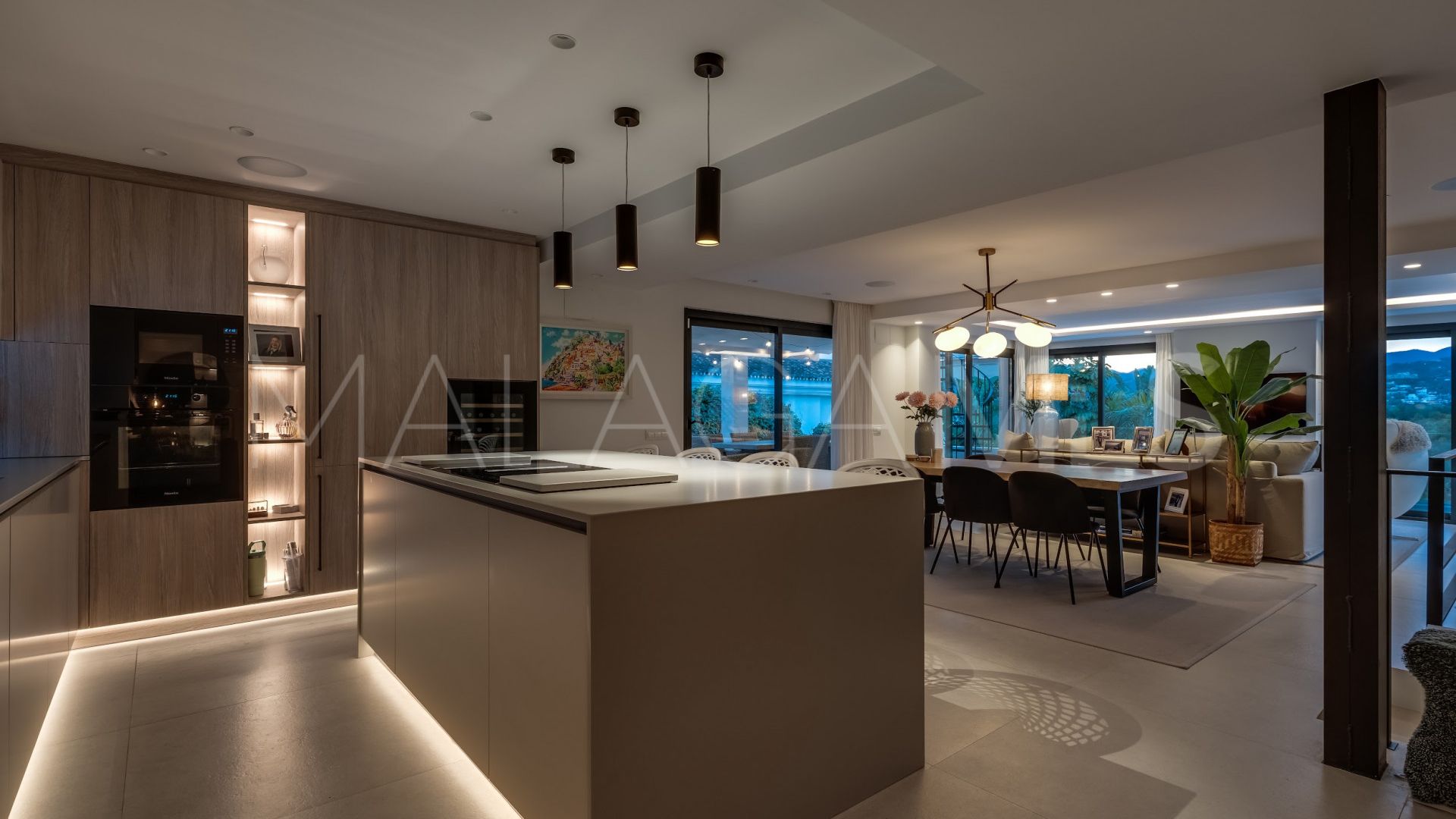 Villa for sale in Nueva Andalucia