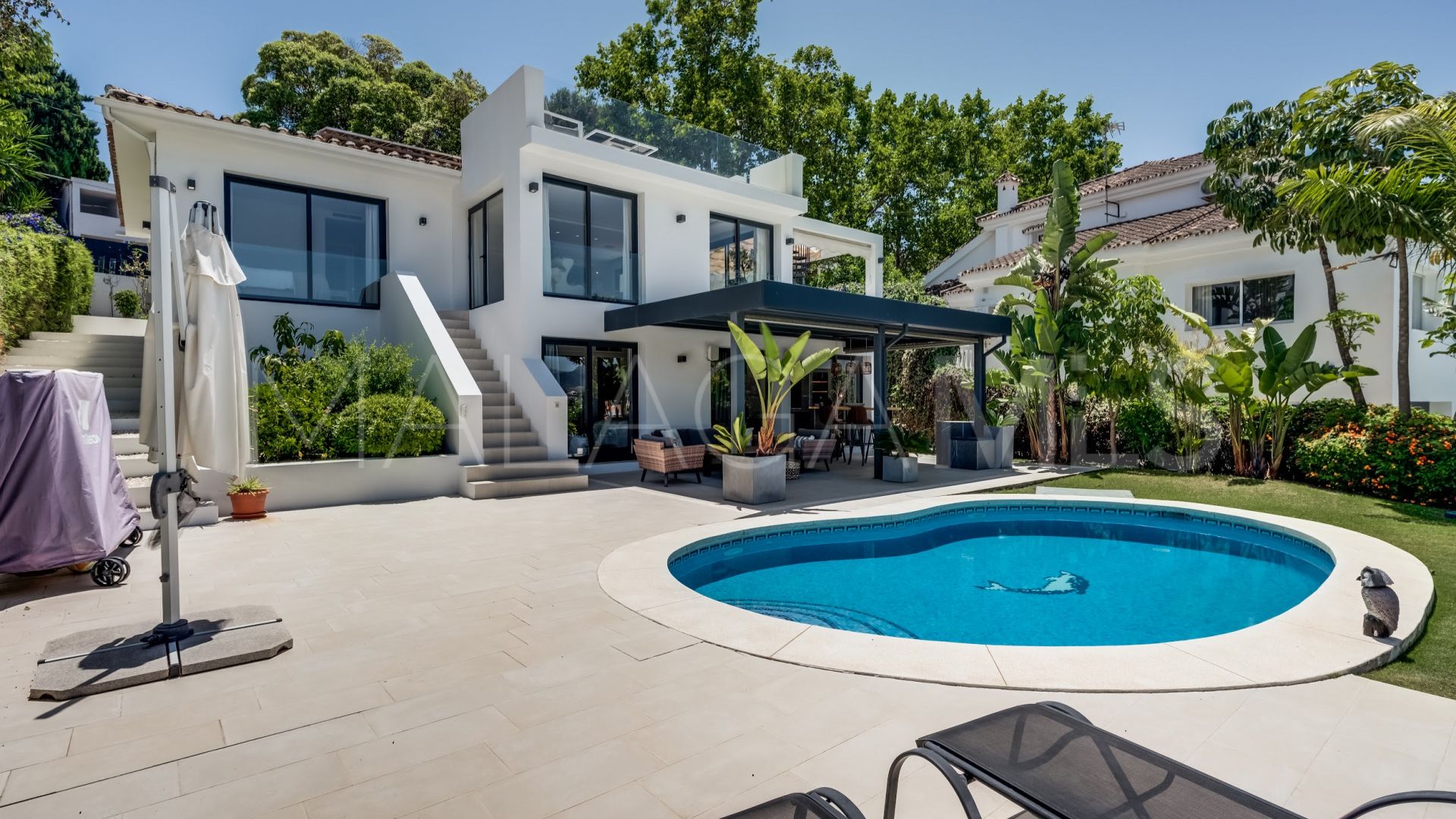 Villa for sale in Nueva Andalucia
