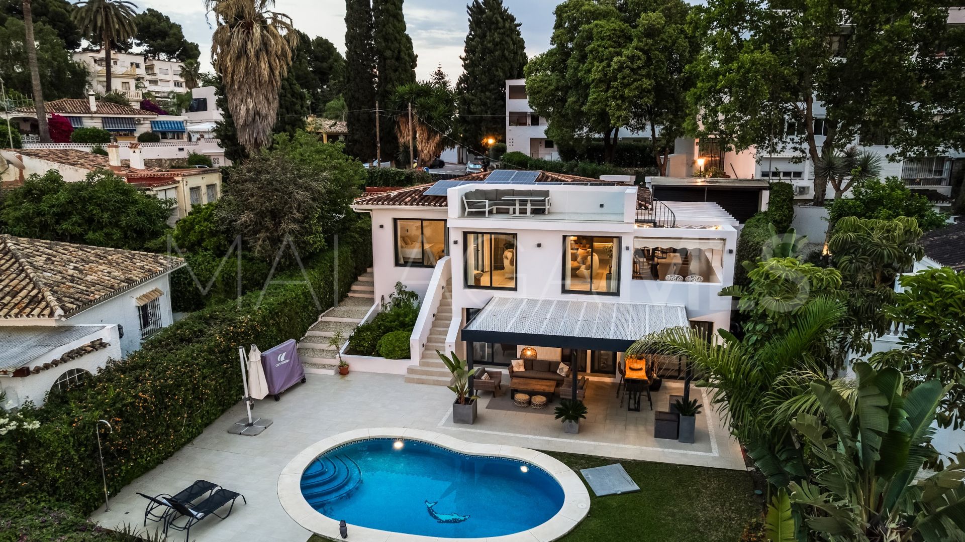 Villa for sale in Nueva Andalucia