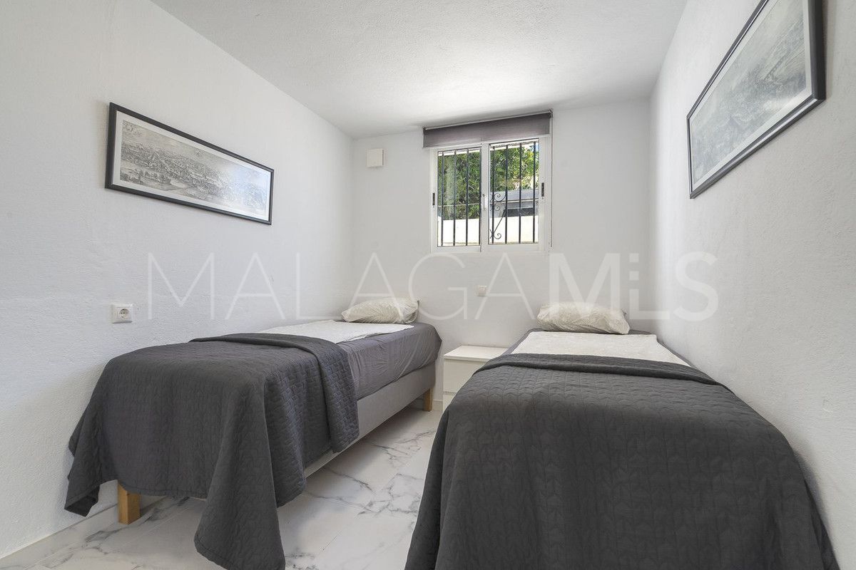 For sale villa with 5 bedrooms in Cala de Mijas