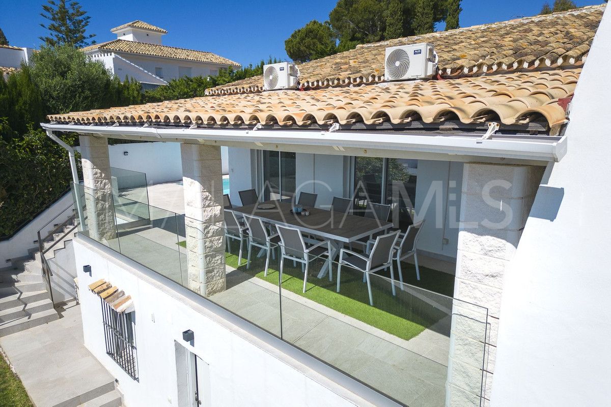 For sale villa with 5 bedrooms in Cala de Mijas