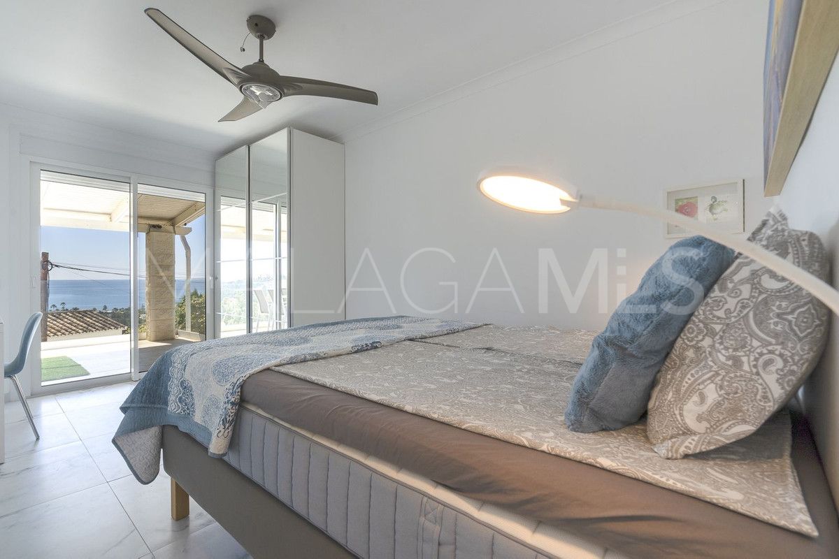 For sale villa with 5 bedrooms in Cala de Mijas