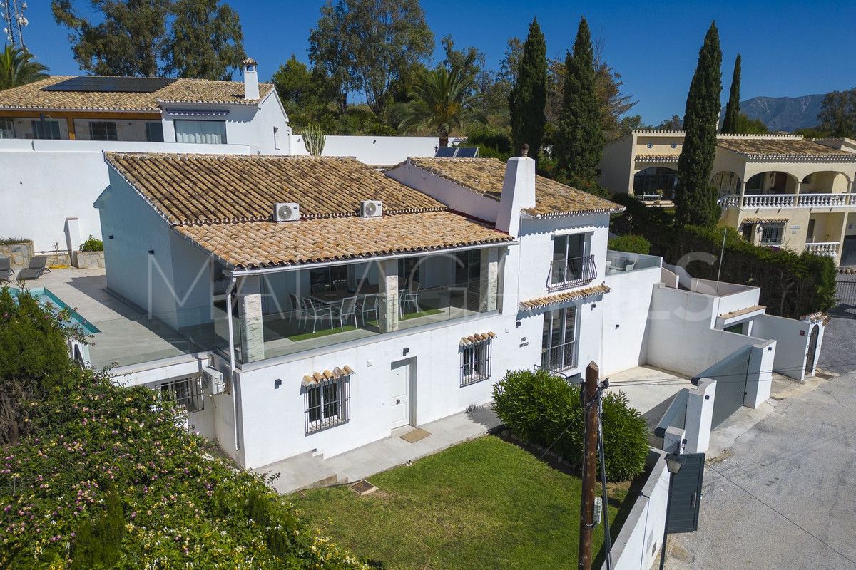 For sale villa with 5 bedrooms in Cala de Mijas