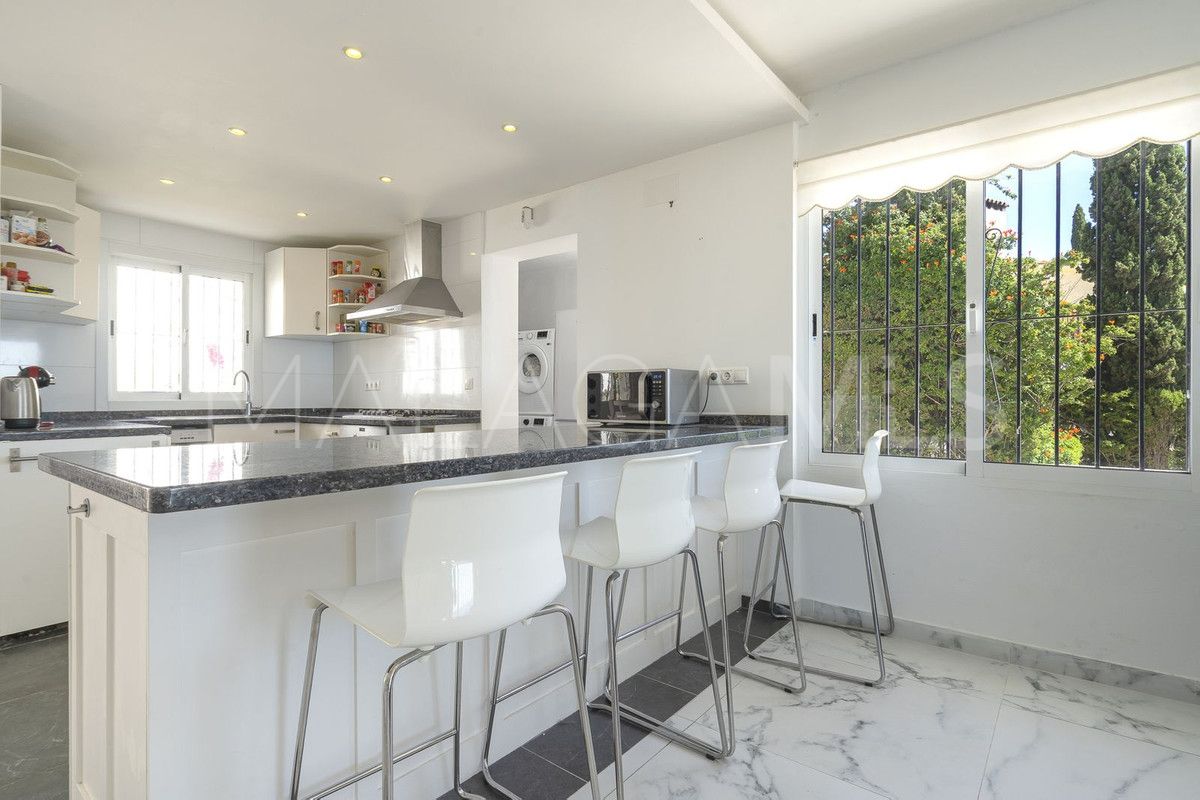 For sale villa with 5 bedrooms in Cala de Mijas
