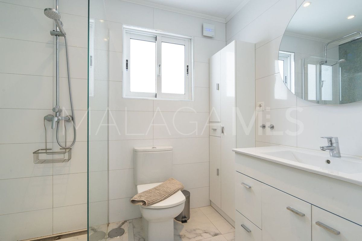 For sale villa with 5 bedrooms in Cala de Mijas