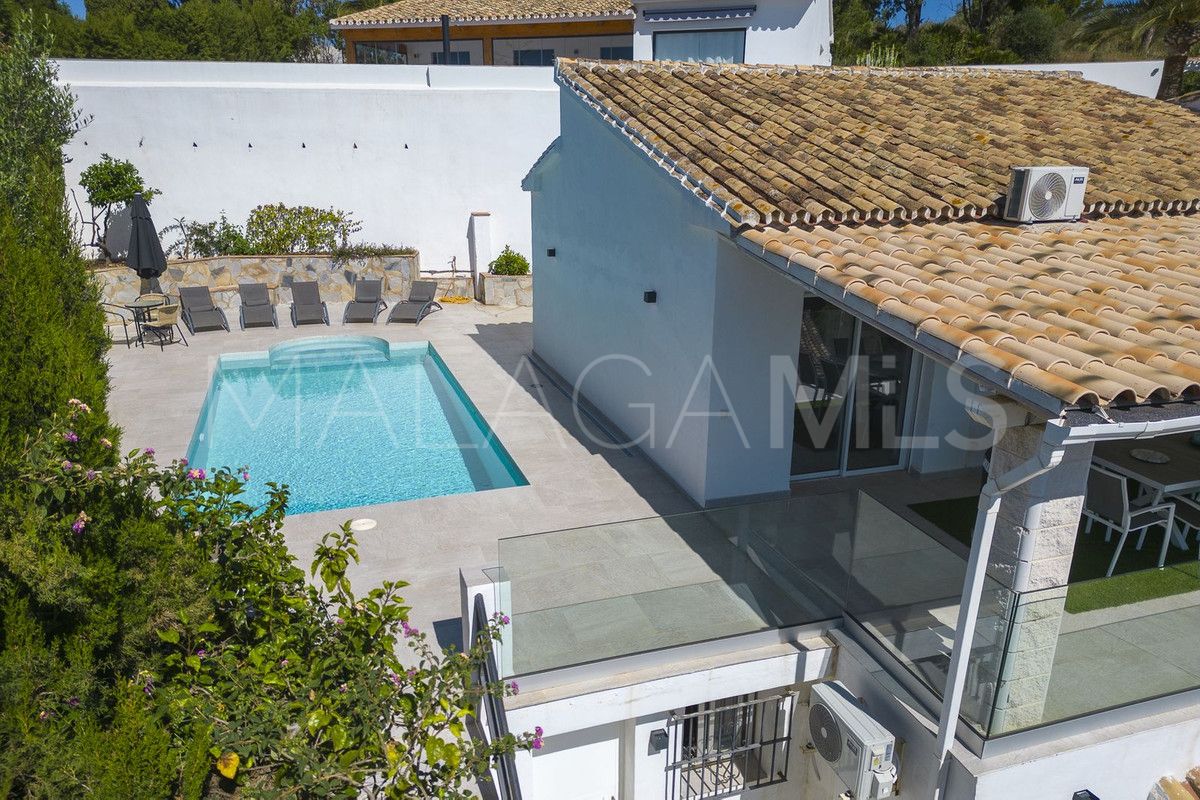 For sale villa with 5 bedrooms in Cala de Mijas