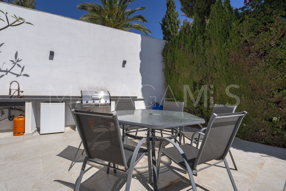 For sale villa with 5 bedrooms in Cala de Mijas
