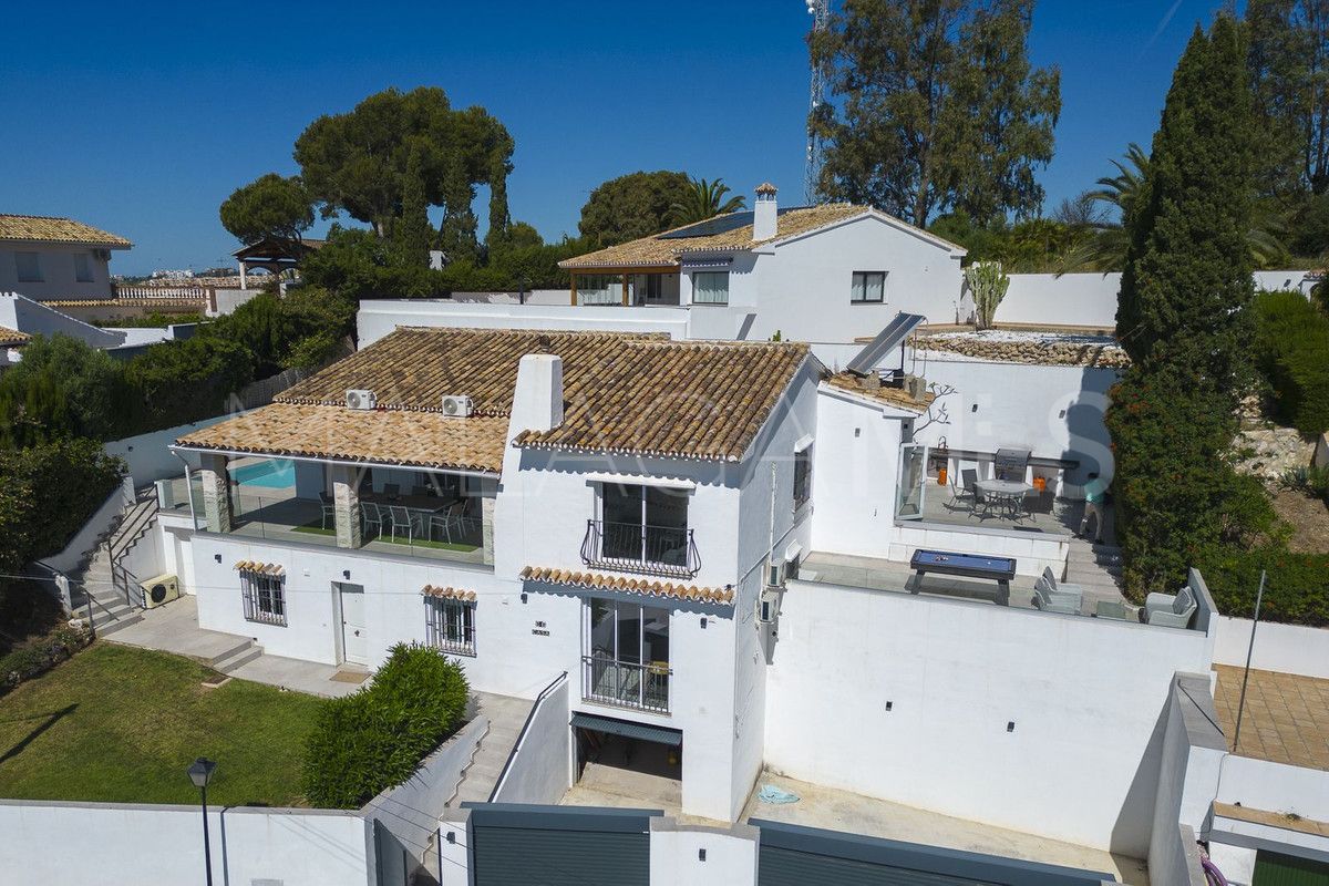 For sale villa with 5 bedrooms in Cala de Mijas