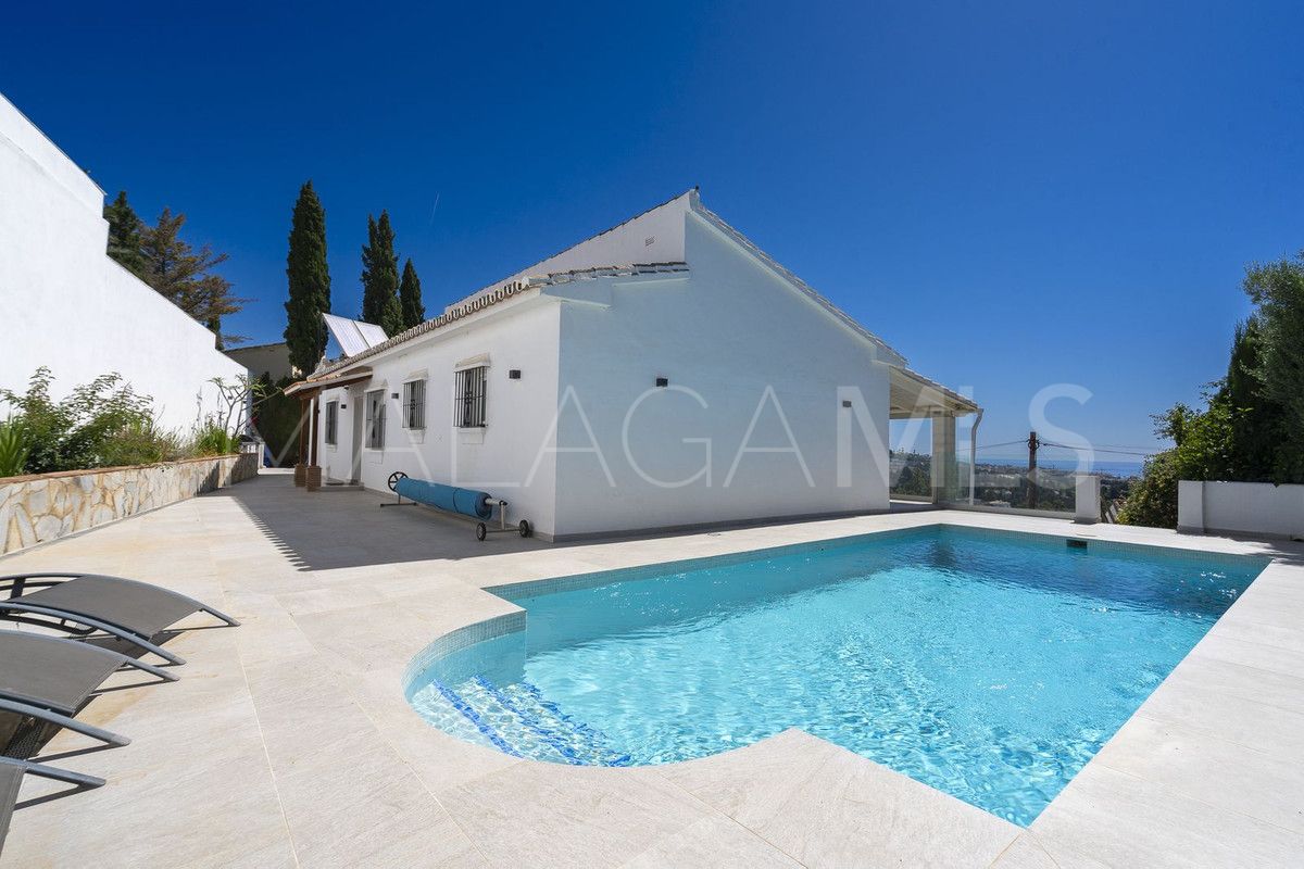 For sale villa with 5 bedrooms in Cala de Mijas