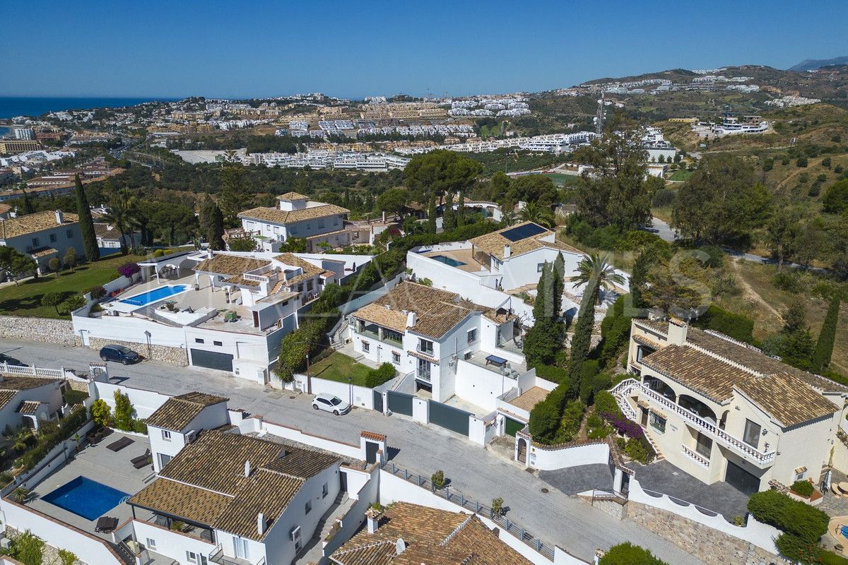For sale villa with 5 bedrooms in Cala de Mijas