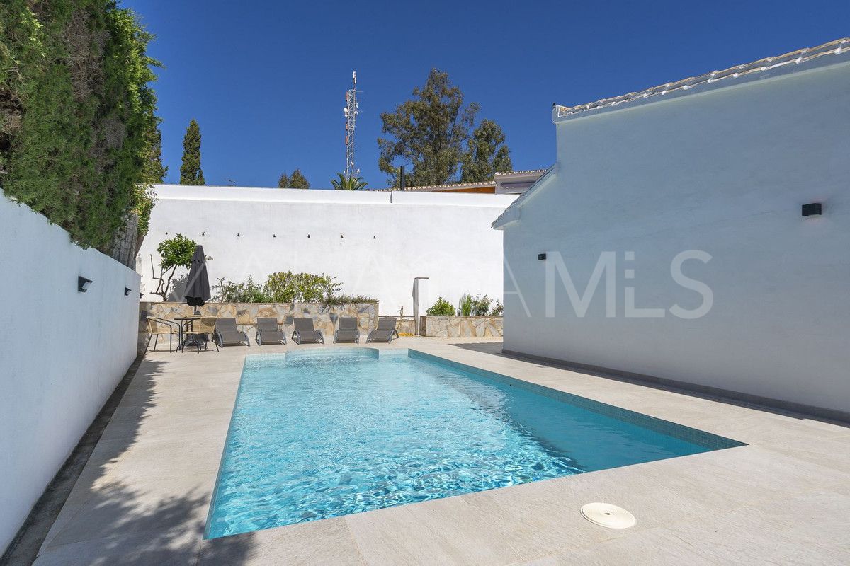 For sale villa with 5 bedrooms in Cala de Mijas