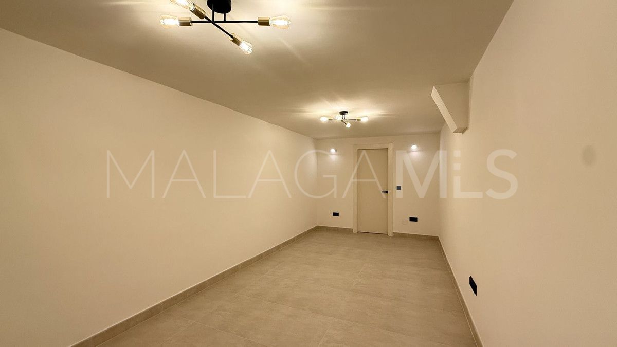 Villa for sale in Nueva Andalucia with 5 bedrooms