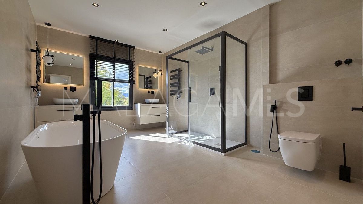 Villa for sale in Nueva Andalucia with 5 bedrooms