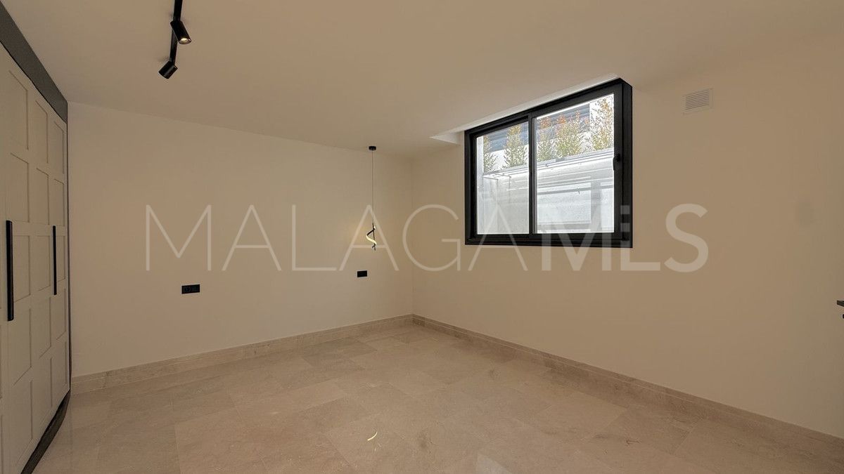 Villa for sale in Nueva Andalucia with 5 bedrooms