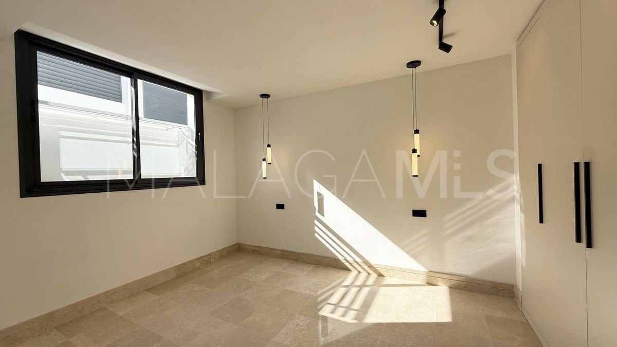 Villa for sale in Nueva Andalucia with 5 bedrooms