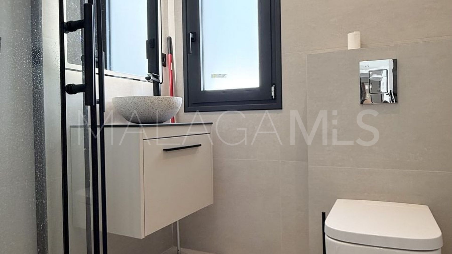 Villa for sale in Nueva Andalucia with 5 bedrooms