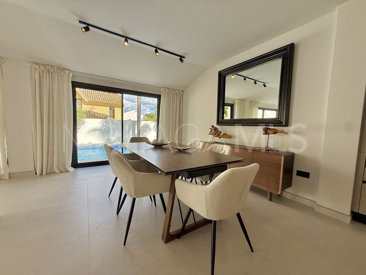 Villa for sale in Nueva Andalucia with 5 bedrooms