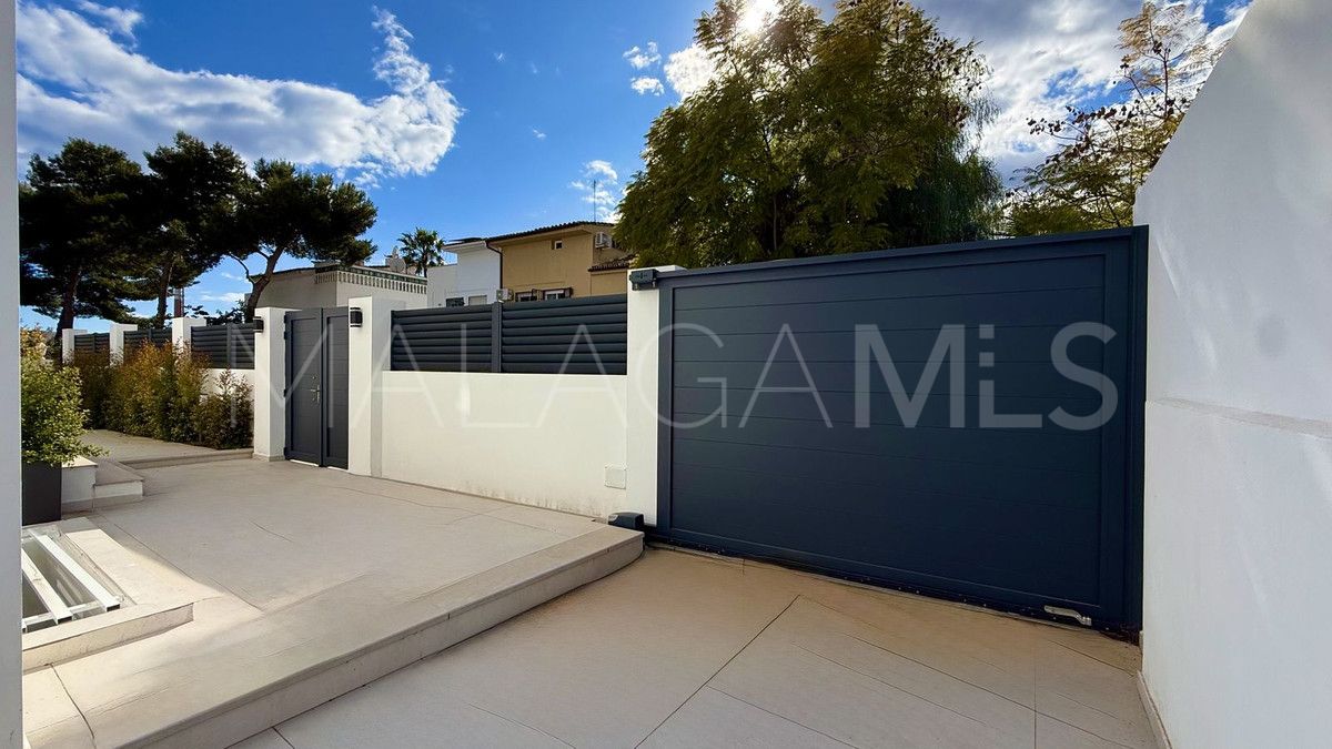 Villa for sale in Nueva Andalucia with 5 bedrooms