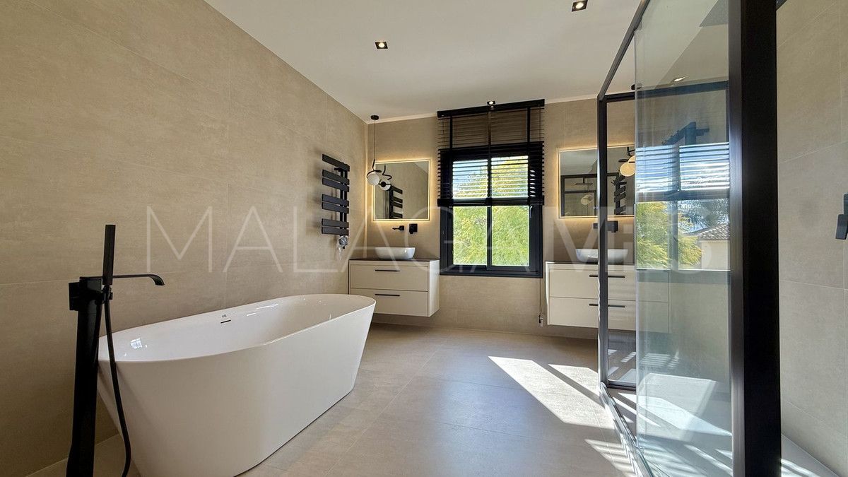 Villa for sale in Nueva Andalucia with 5 bedrooms