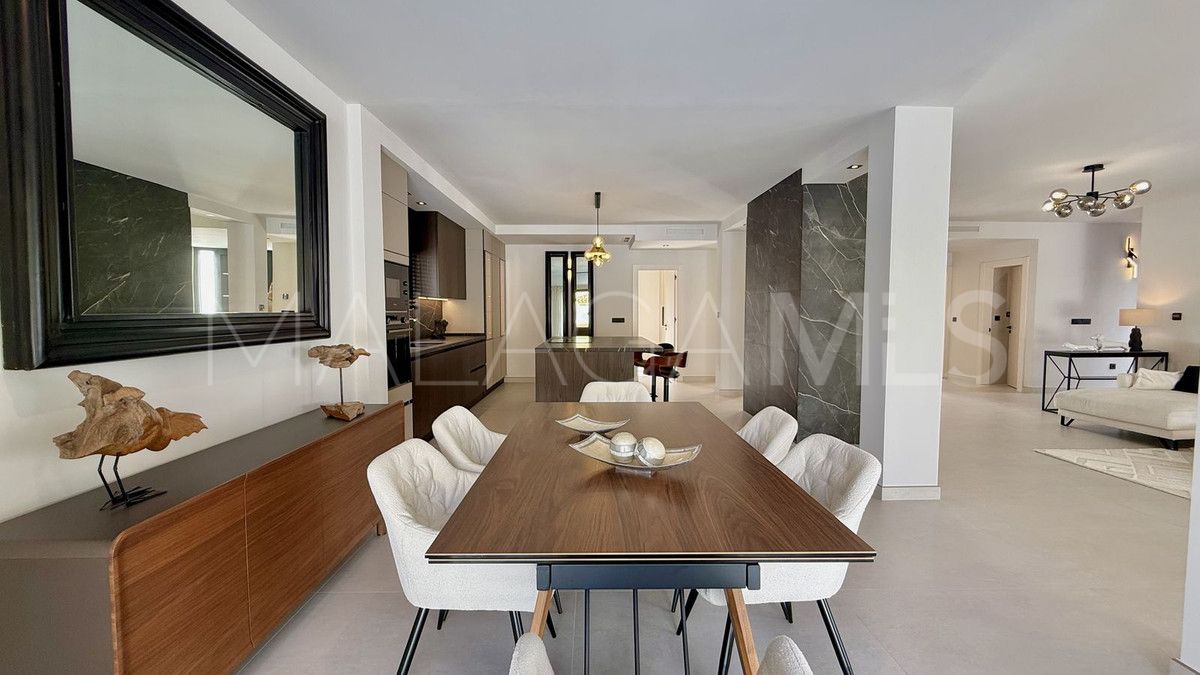 Villa for sale in Nueva Andalucia with 5 bedrooms