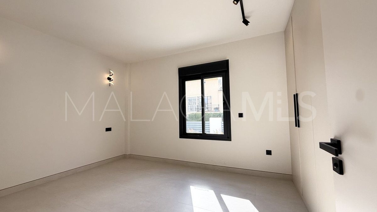 Villa for sale in Nueva Andalucia with 5 bedrooms