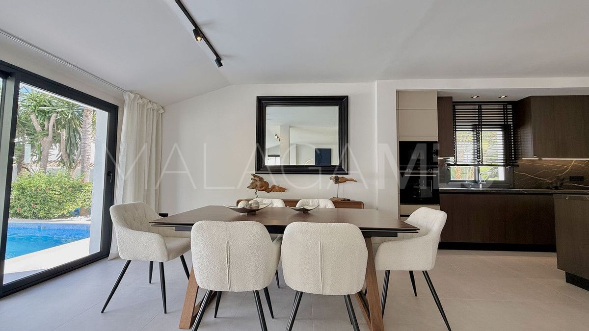 Villa for sale in Nueva Andalucia with 5 bedrooms