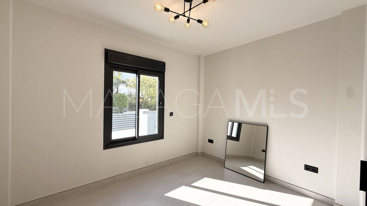 Villa for sale in Nueva Andalucia with 5 bedrooms