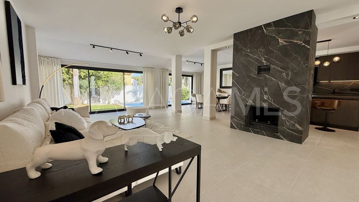 Villa for sale in Nueva Andalucia with 5 bedrooms