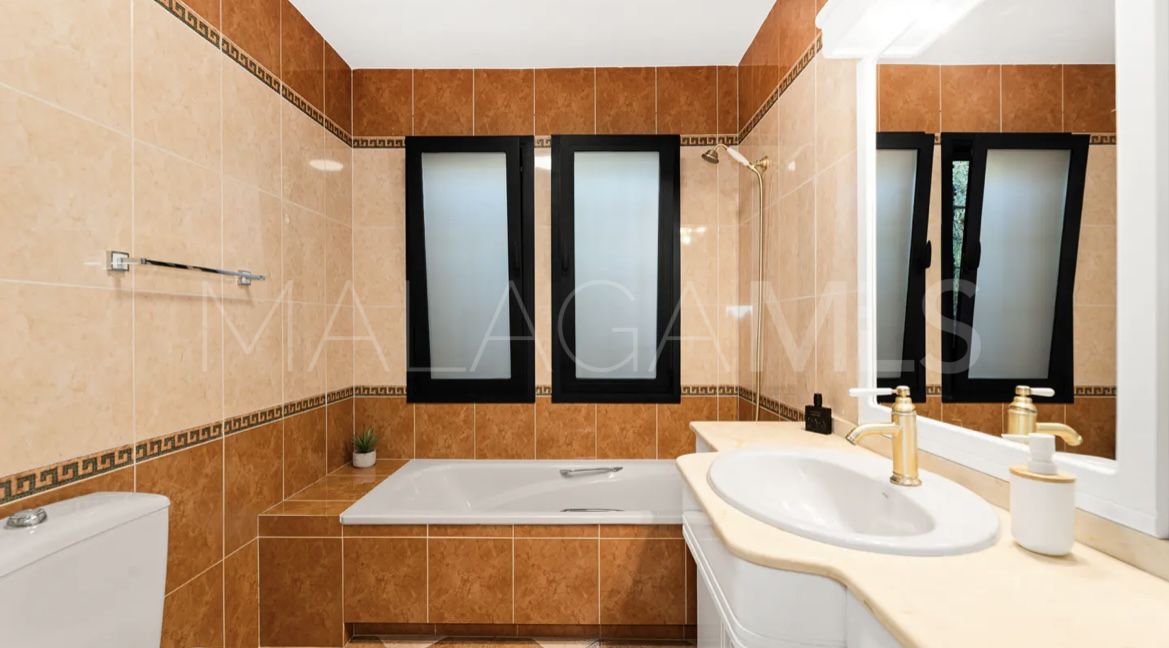 Villa for sale in Las Chapas