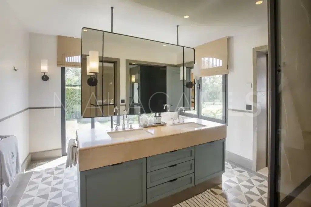 Villa for sale in Las Lomas del Marbella Club