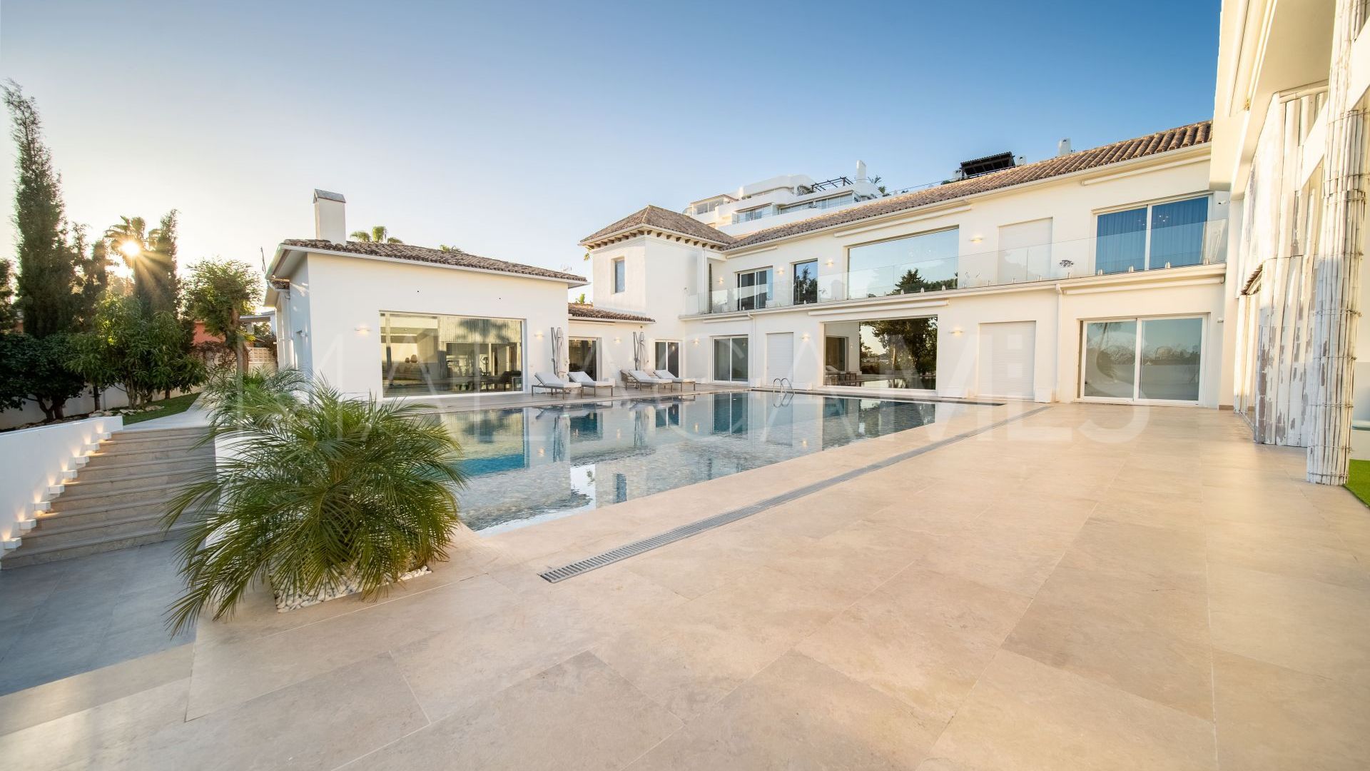 Villa for sale in Guadalmina Alta