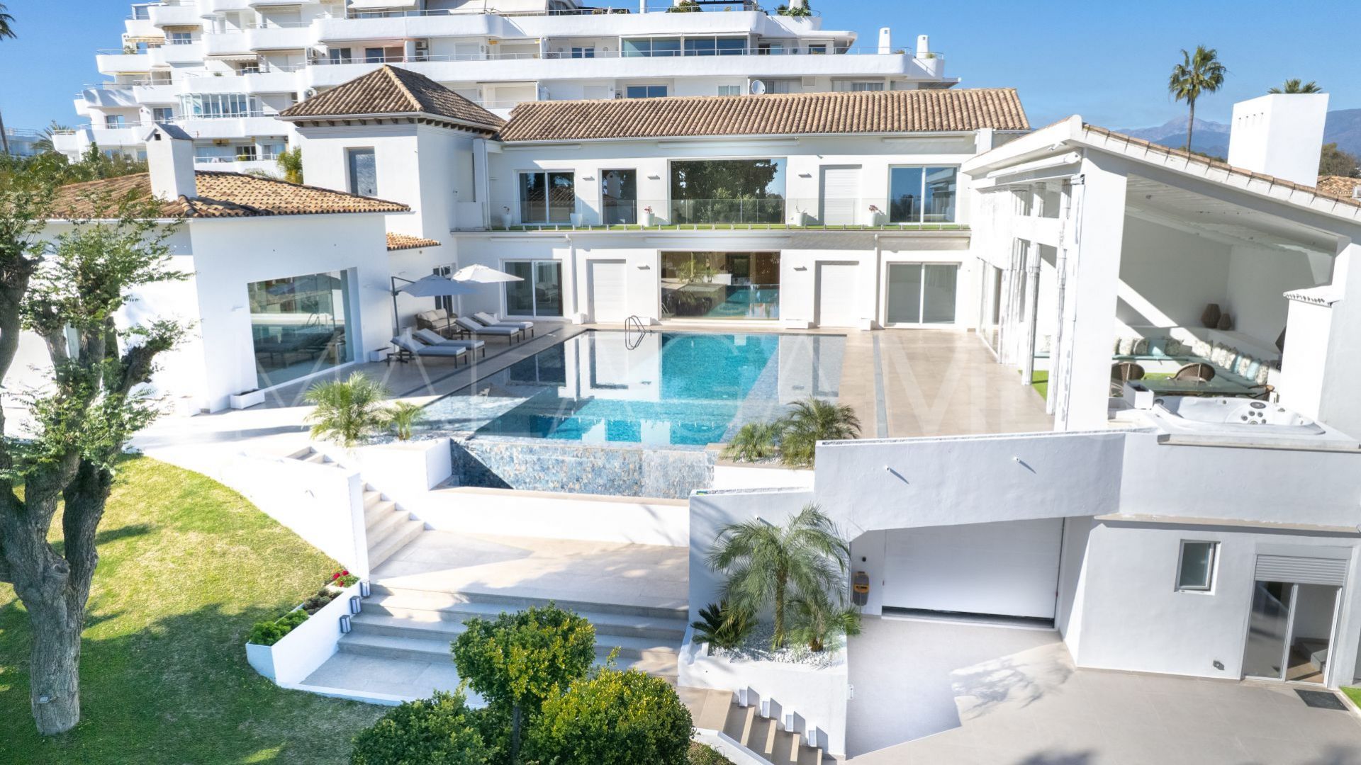 Villa for sale in Guadalmina Alta